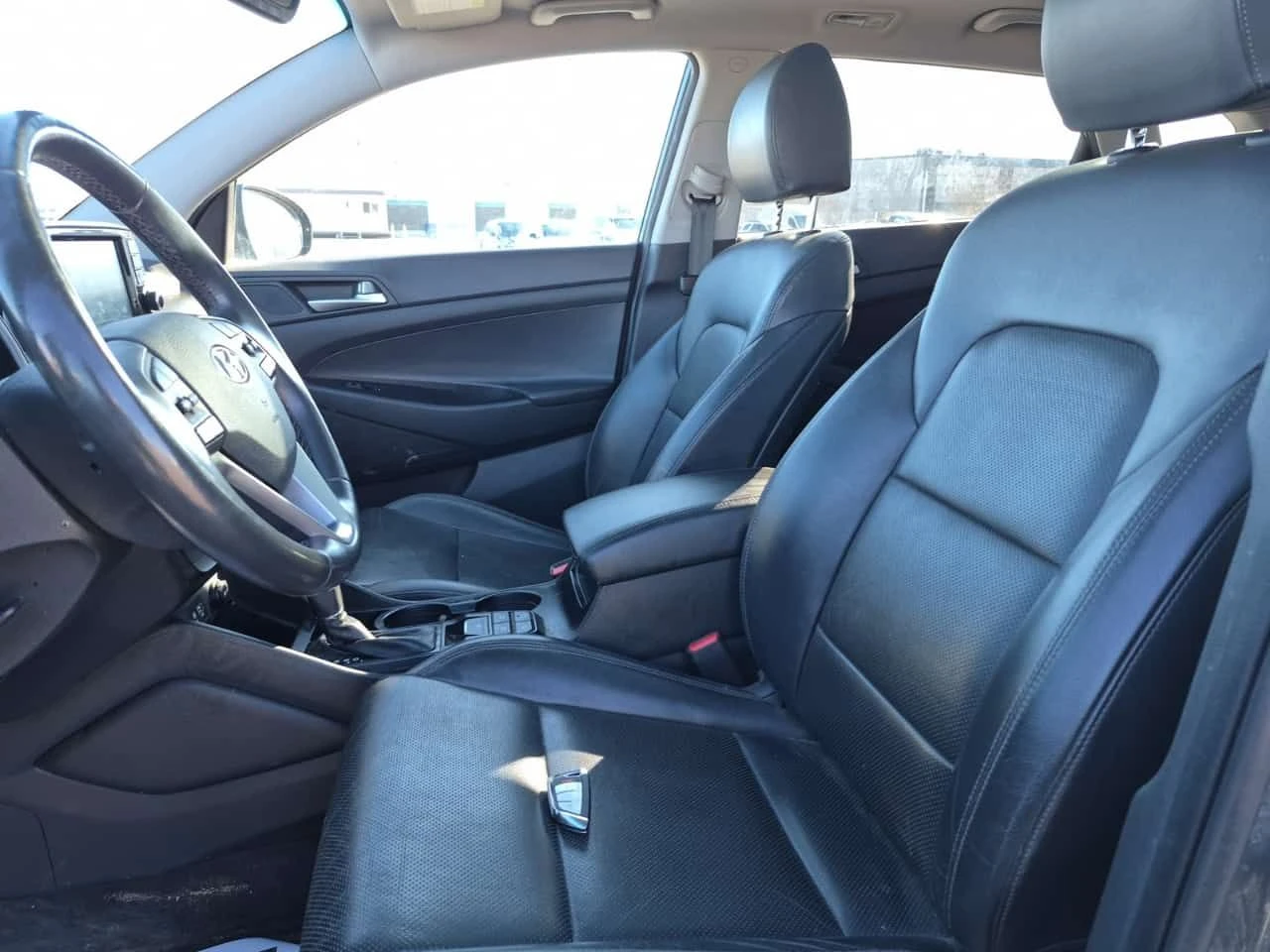 Hyundai Tucson LUXURY/CARFAX/Панорама/Кожа/Подгрев, снимка 8 - Автомобили и джипове - 54113325