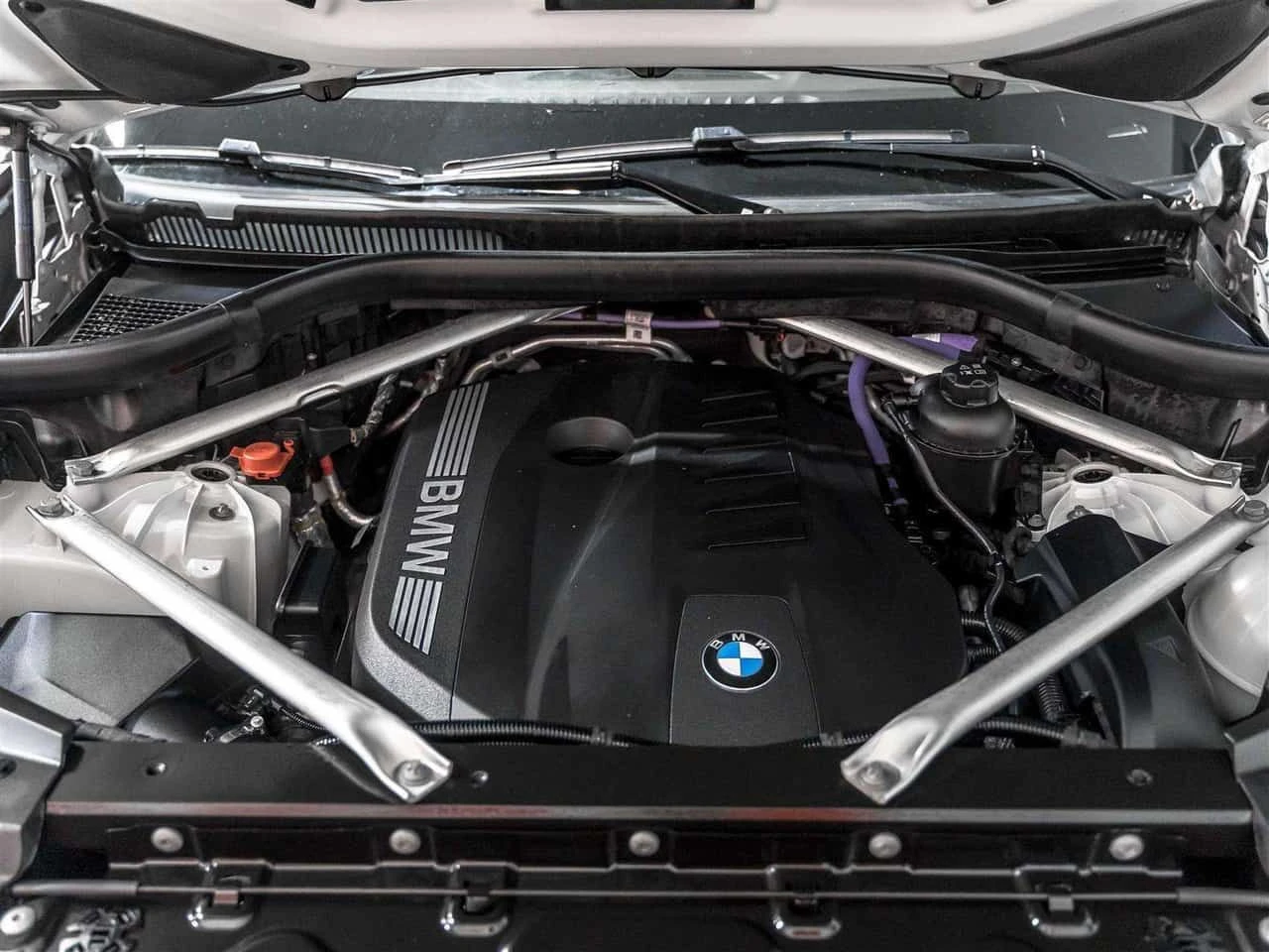 BMW X5 M Пакет/xDrive40i/ВЪЗДУШНО ОКАЧВАНЕ/ДИСТРОНИК/HUD, снимка 16 - Автомобили и джипове - 54445391