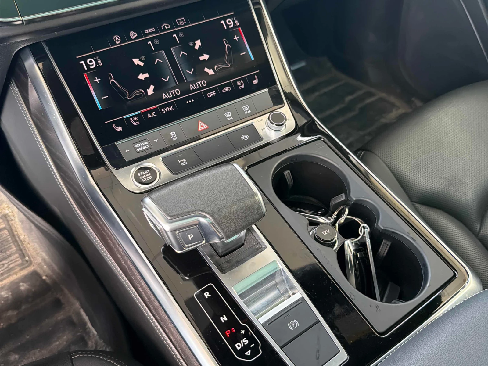 Audi Q8 * Progressiv * CARFAX * ОПЦИЯ ЗА ФИНАНСИРАНЕ , снимка 14 - Автомобили и джипове - 55838759
