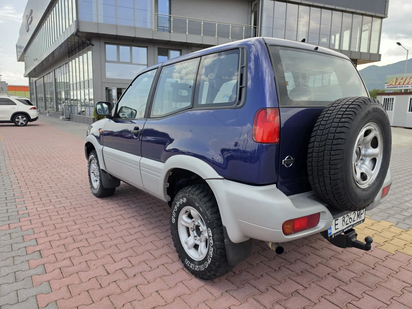 Nissan Terrano 2.7, снимка 3 - Автомобили и джипове - 55900646