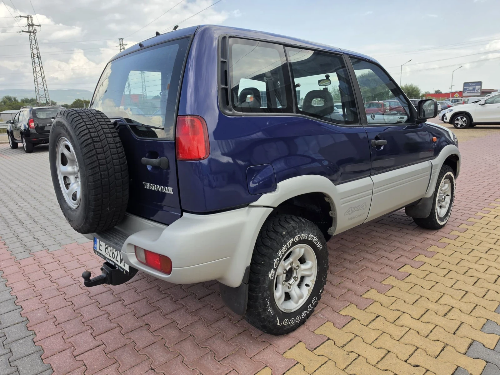 Nissan Terrano 2.7, снимка 5 - Автомобили и джипове - 55900646