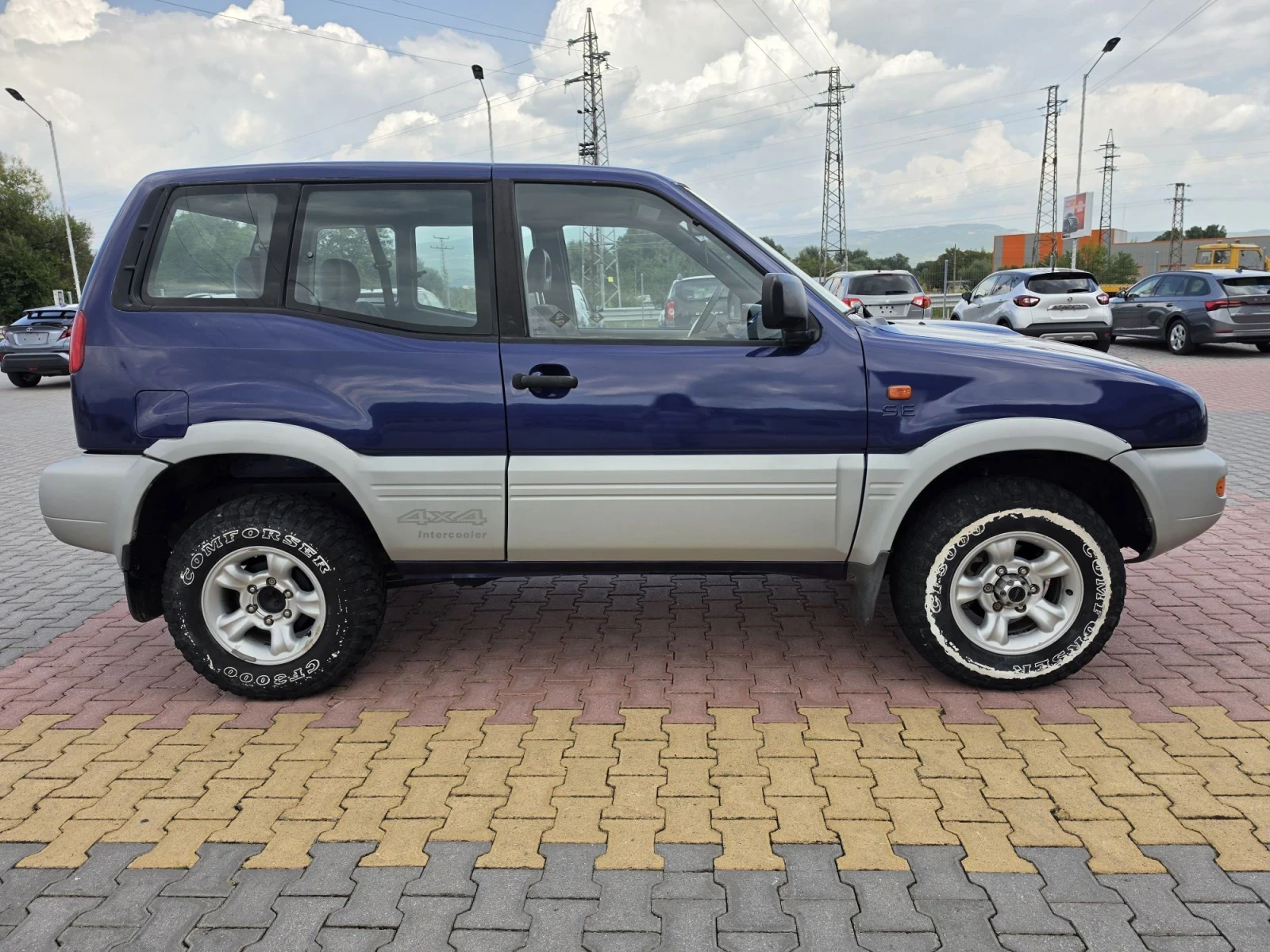 Nissan Terrano 2.7, снимка 6 - Автомобили и джипове - 55900646