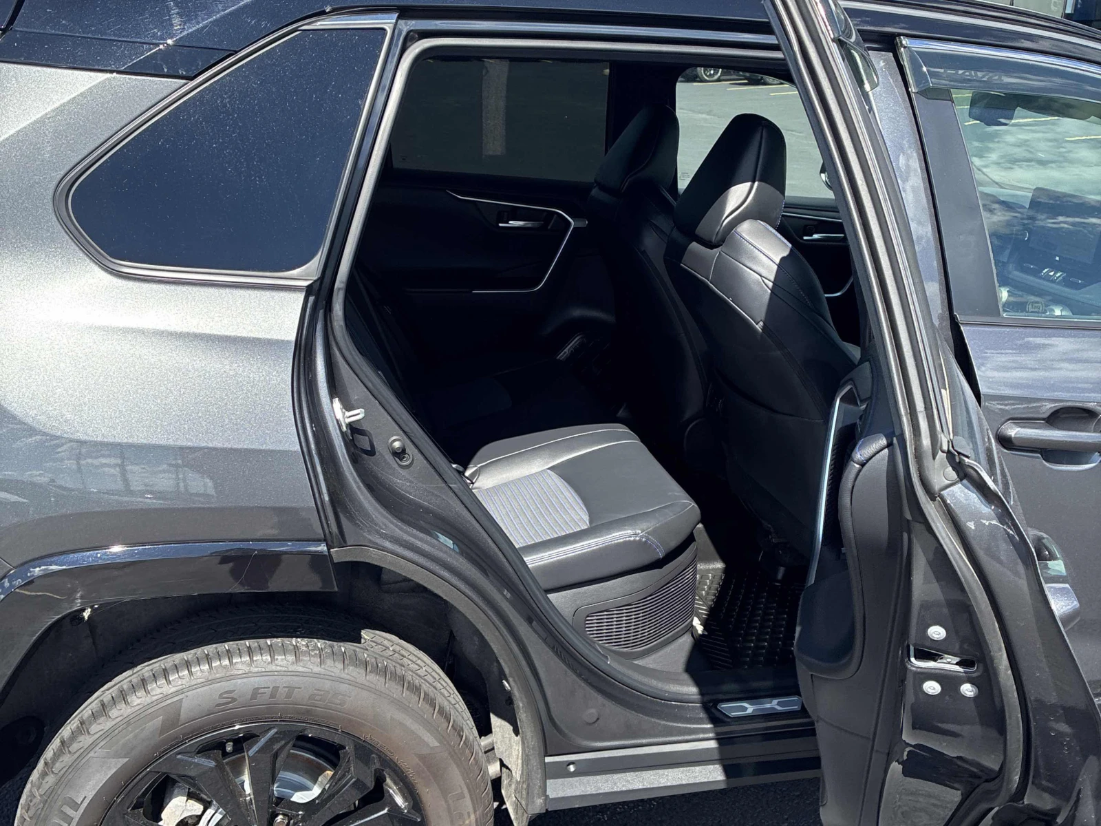 Toyota Rav4 Hybrid XSE, АВТОКРЕДИТ, снимка 11 - Автомобили и джипове - 56023923