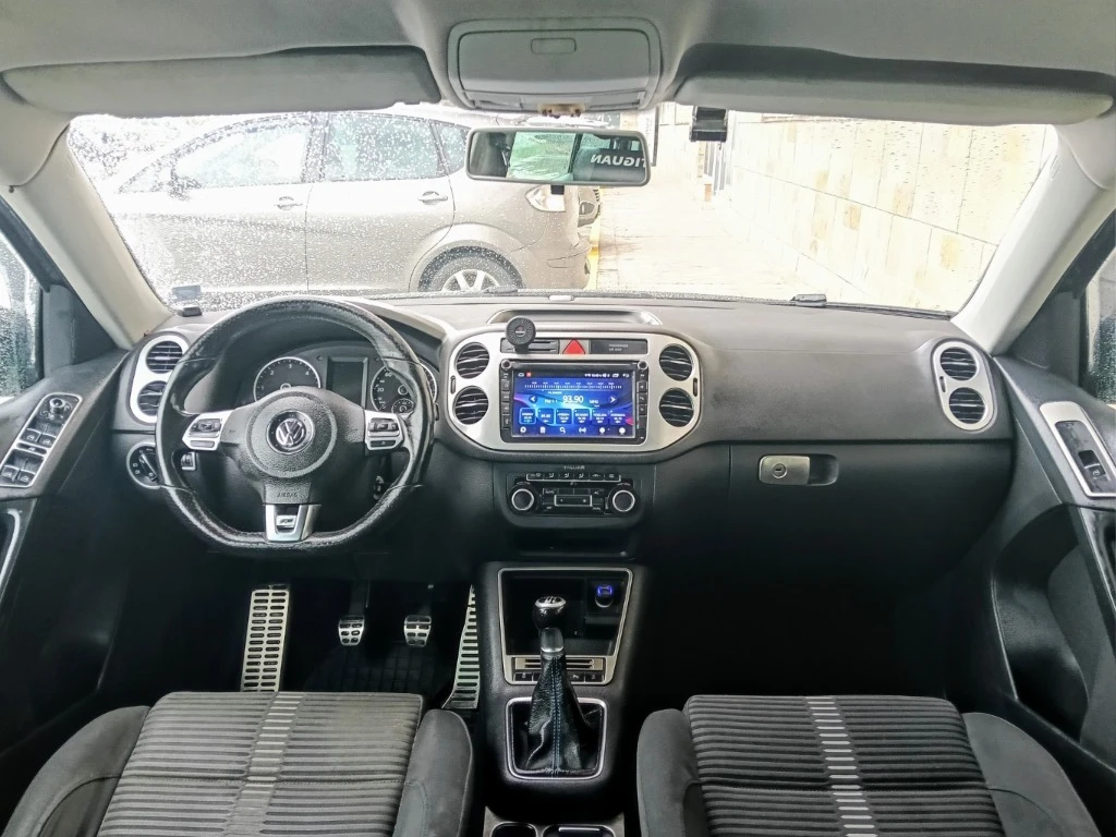 VW Tiguan 4х4_6.скорости_Верига_Навигация_4л./100км. !, снимка 9 - Автомобили и джипове - 56150395