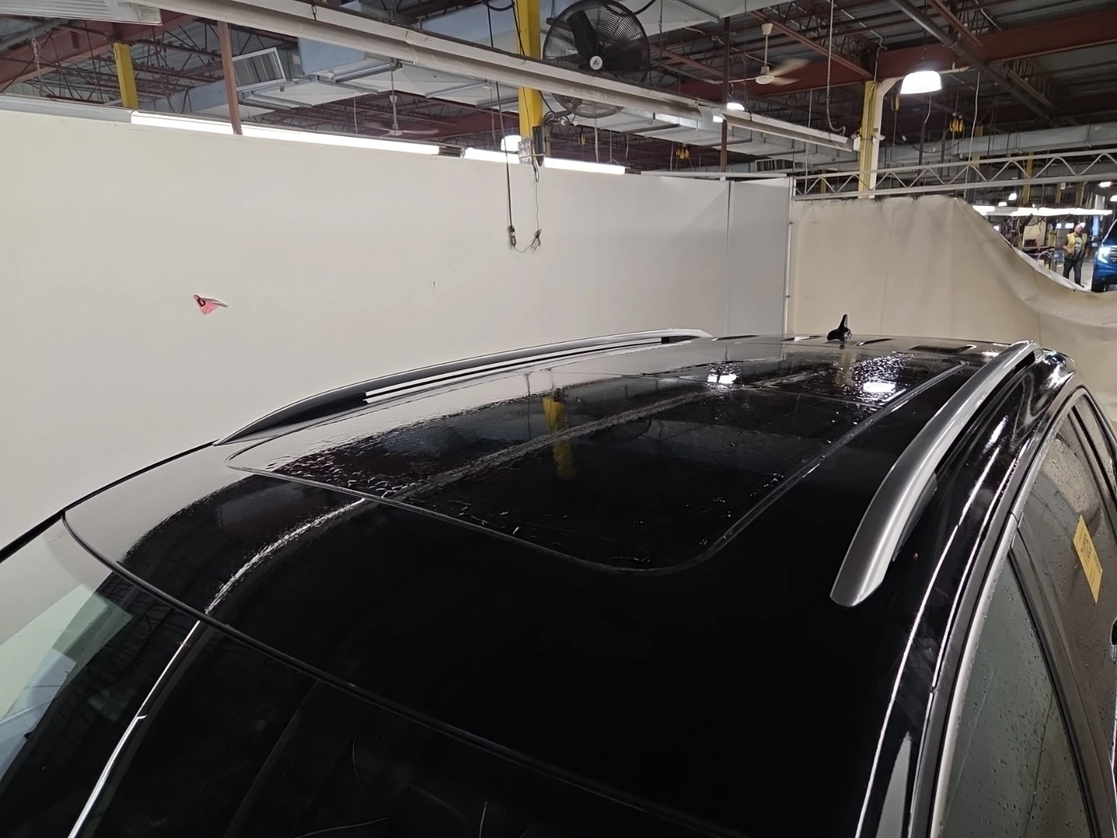 VW Tiguan * HIGHLINE R-LINE * CARFAX * Един собственик * , снимка 13 - Автомобили и джипове - 56160144