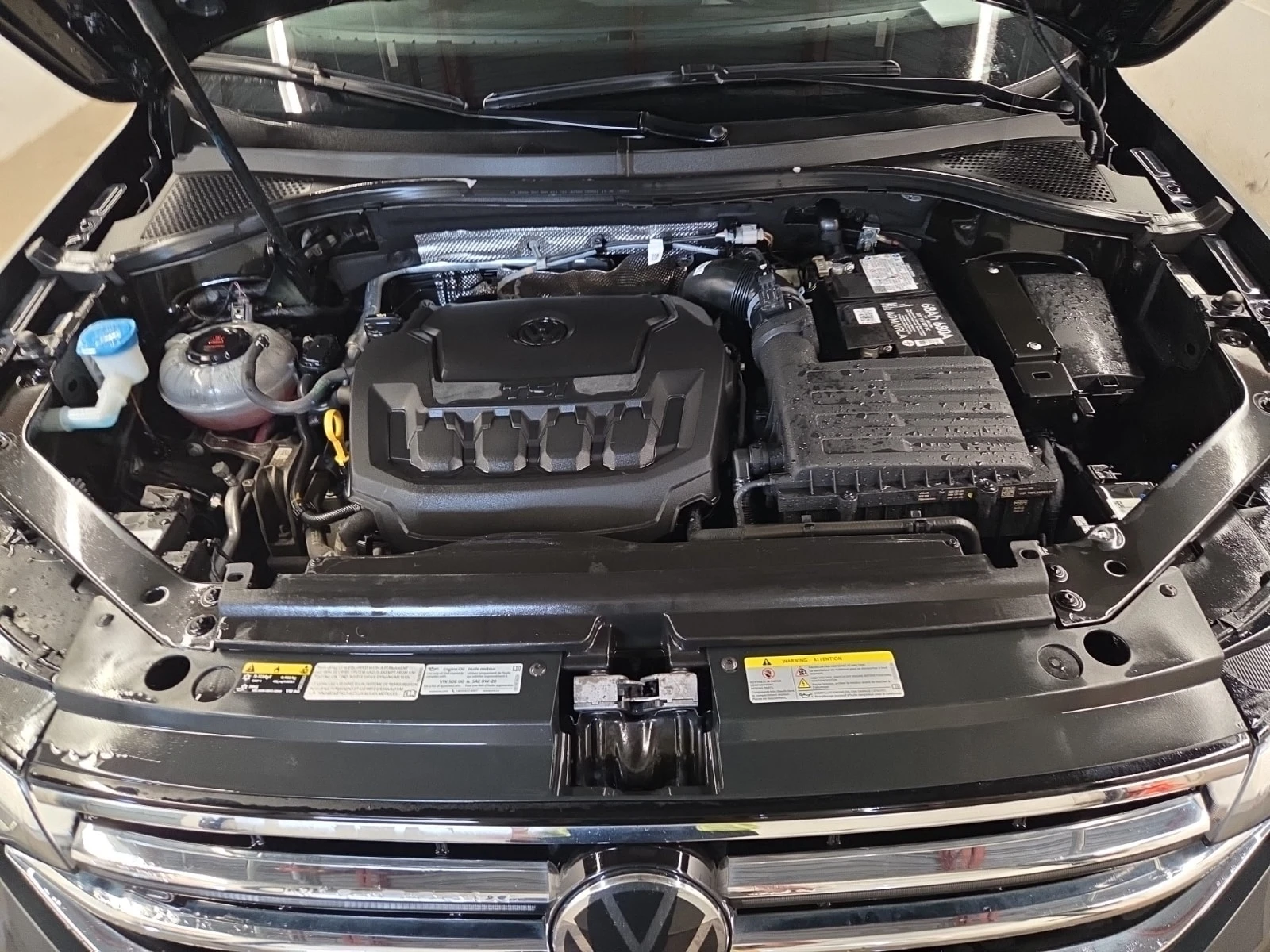 VW Tiguan * HIGHLINE R-LINE * CARFAX * Един собственик * , снимка 15 - Автомобили и джипове - 56160144