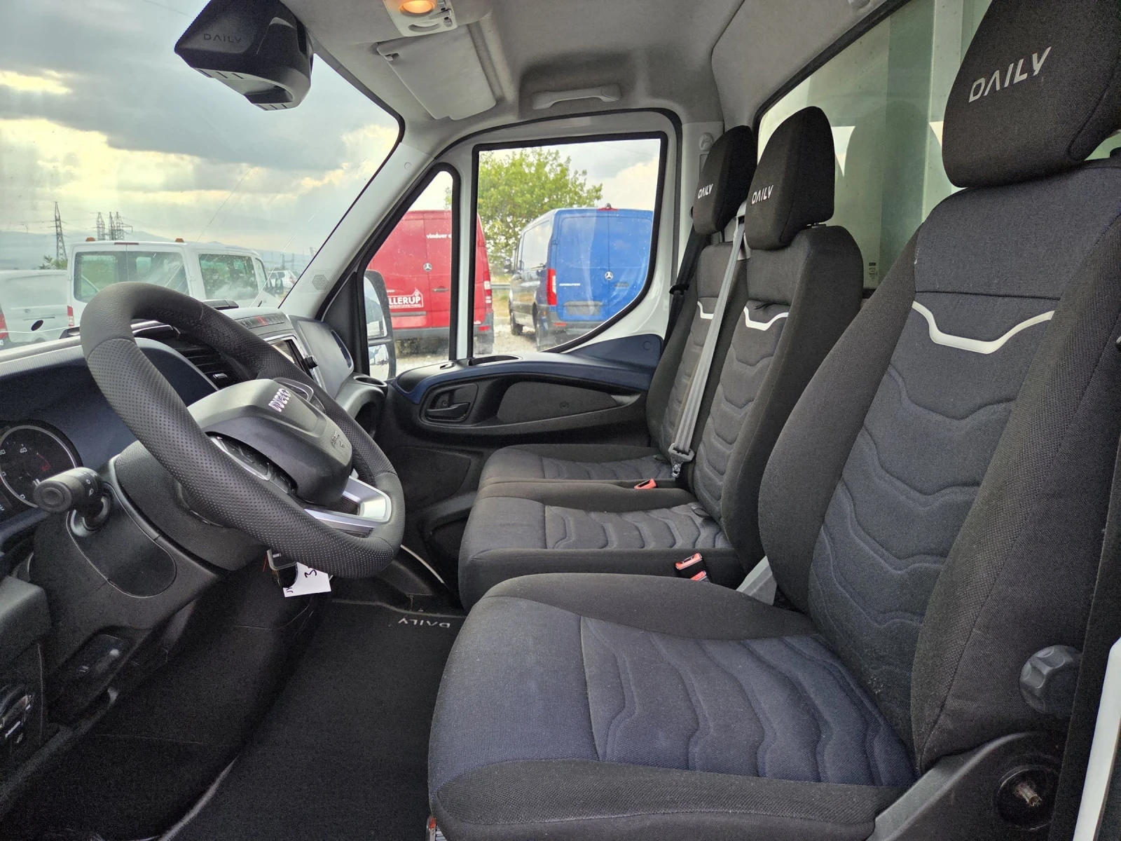 Iveco Daily 35s16, Хладилен, Падащ борд, Навигация, Автомат, Л - изображение 9