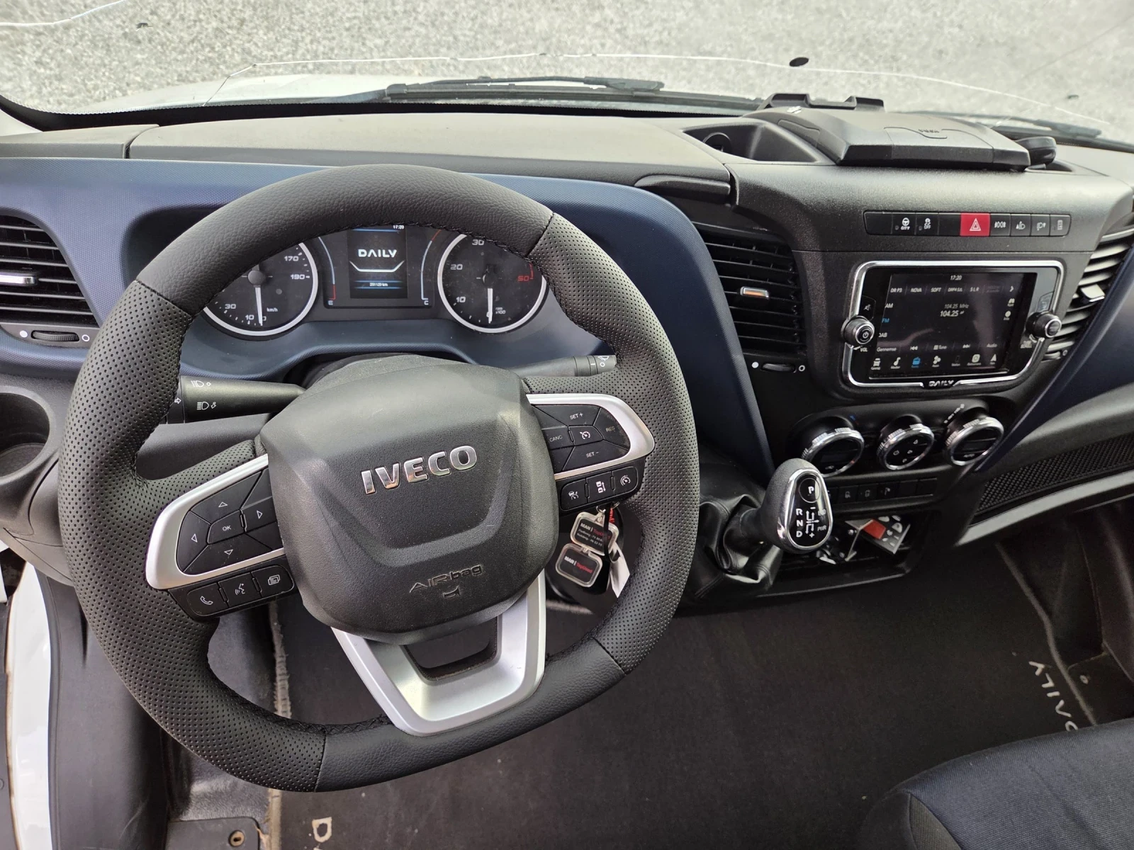 Iveco Daily 35s16, Хладилен, Падащ борд, Навигация, Автомат, Л - изображение 10