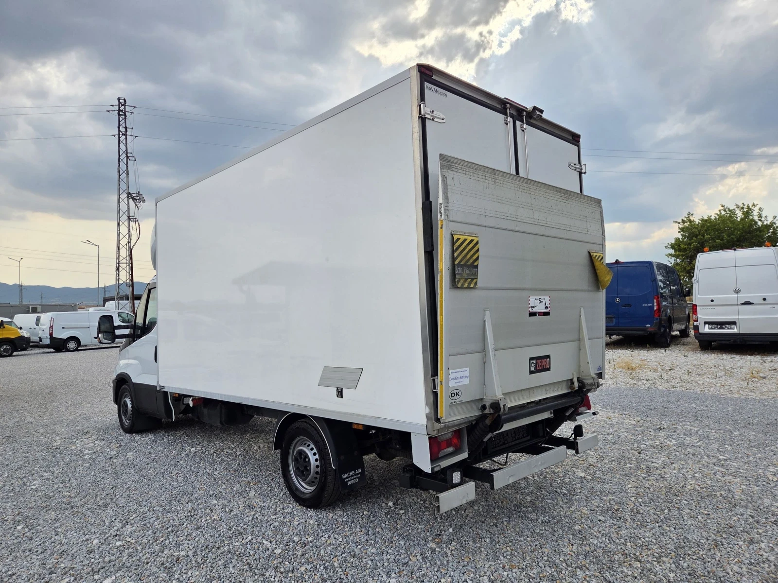 Iveco Daily 35s16, Хладилен, Падащ борд, Навигация, Автомат, Л - изображение 3