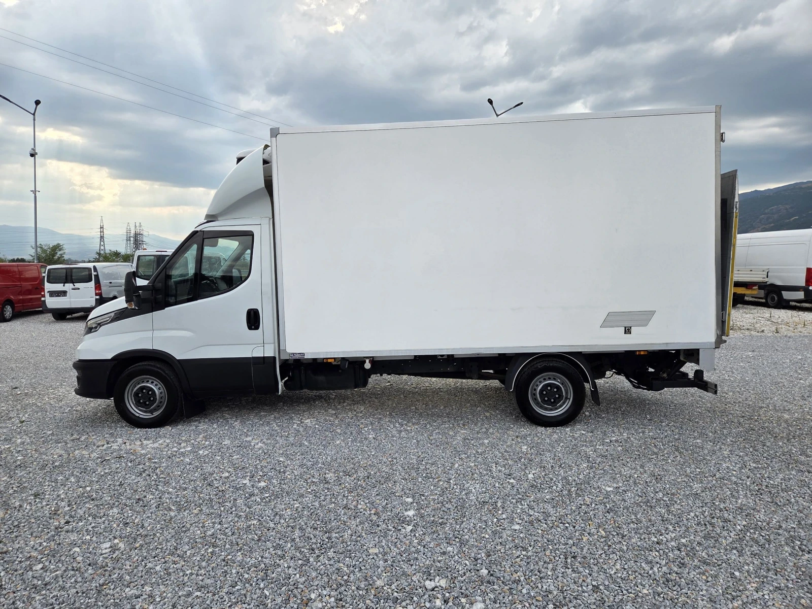 Iveco Daily 35s16, Хладилен, Падащ борд, Навигация, Автомат, Л - изображение 2