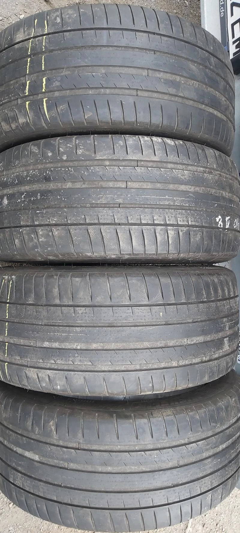 Гуми Летни 245/40R18, снимка 1 - Гуми и джанти - 33068109