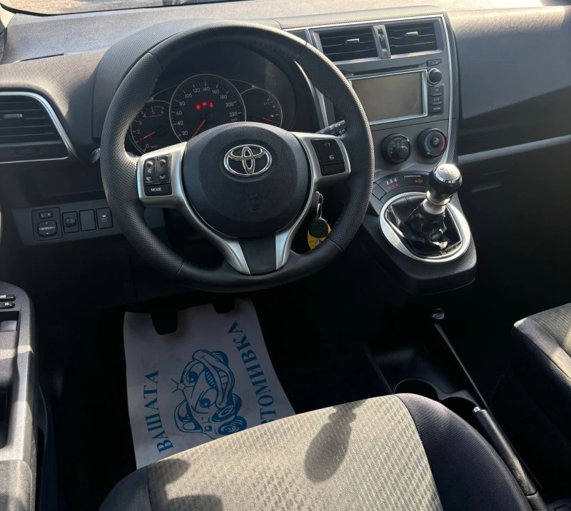 Toyota Verso S 1.4D-4D, снимка 13 - Автомобили и джипове - 46730625