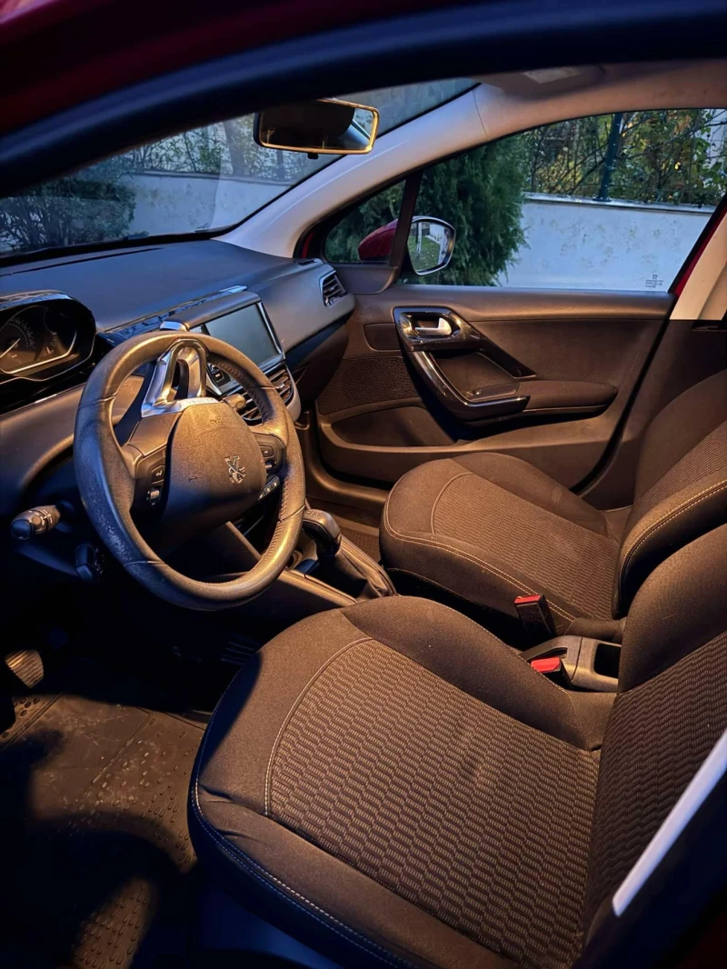 Peugeot 208, снимка 6 - Автомобили и джипове - 48372659