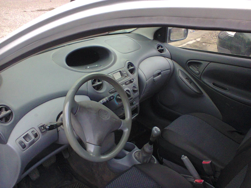 Toyota Yaris 1.0VVT Газ/Бензин, снимка 12 - Автомобили и джипове - 49514328