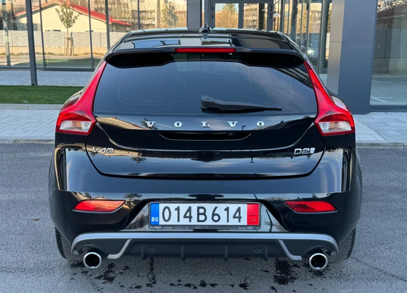 Volvo V40 2.0 D2 R-Design* КОЖА* EURO 6B* НОВА, снимка 7 - Автомобили и джипове - 51042904