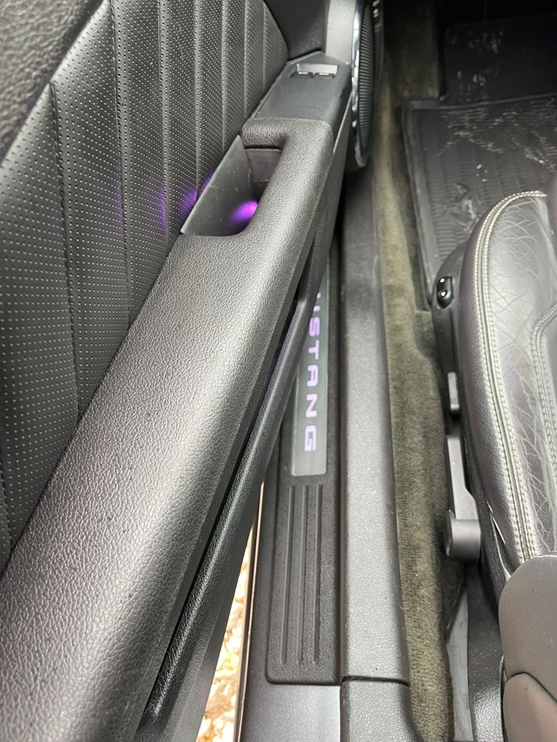 Ford Mustang 3.7 V6 Premium, снимка 13 - Автомобили и джипове - 51164746