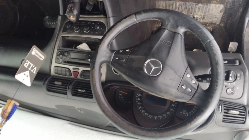 Mercedes-Benz C 180 1.8 143HP БЕЗ ПРЕХВЪРЛЯНЕ, снимка 3 - Автомобили и джипове - 53035007