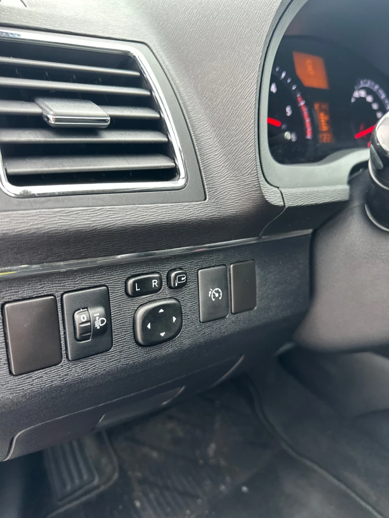 Toyota Avensis 2.2  2012г. 114 хил. Км. СЕРВИЗНА ИЗТОРИЯ!!!, снимка 10 - Автомобили и джипове - 53571909