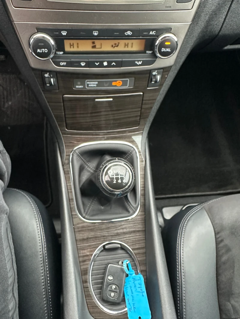 Toyota Avensis 2.2  2012г. 114 хил. Км. СЕРВИЗНА ИЗТОРИЯ!!!, снимка 14 - Автомобили и джипове - 53571909