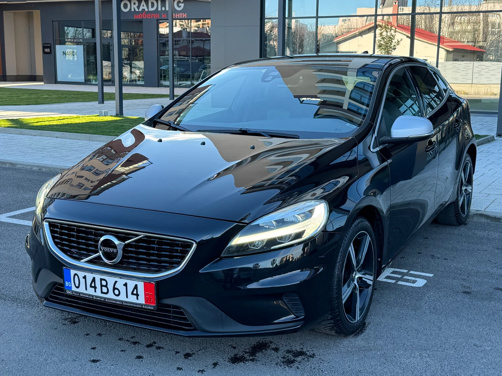 Volvo V40 2.0 D2 R-Design* КОЖА* EURO 6B* НОВА, снимка 1