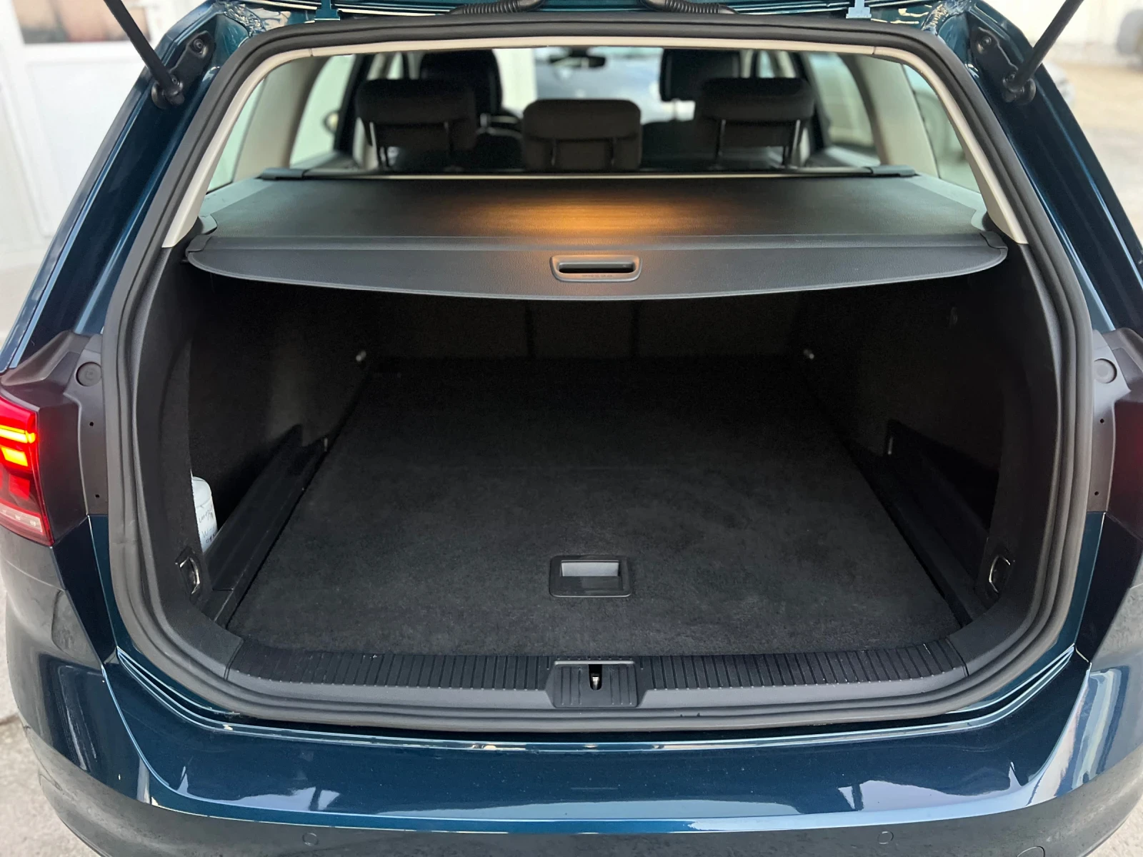 VW Passat 2.0 TDI 150ps, BUSINESS , СОБСТВЕН ЛИЗИНГ/БАРТЕР  | Mobile.bg — изображение 13