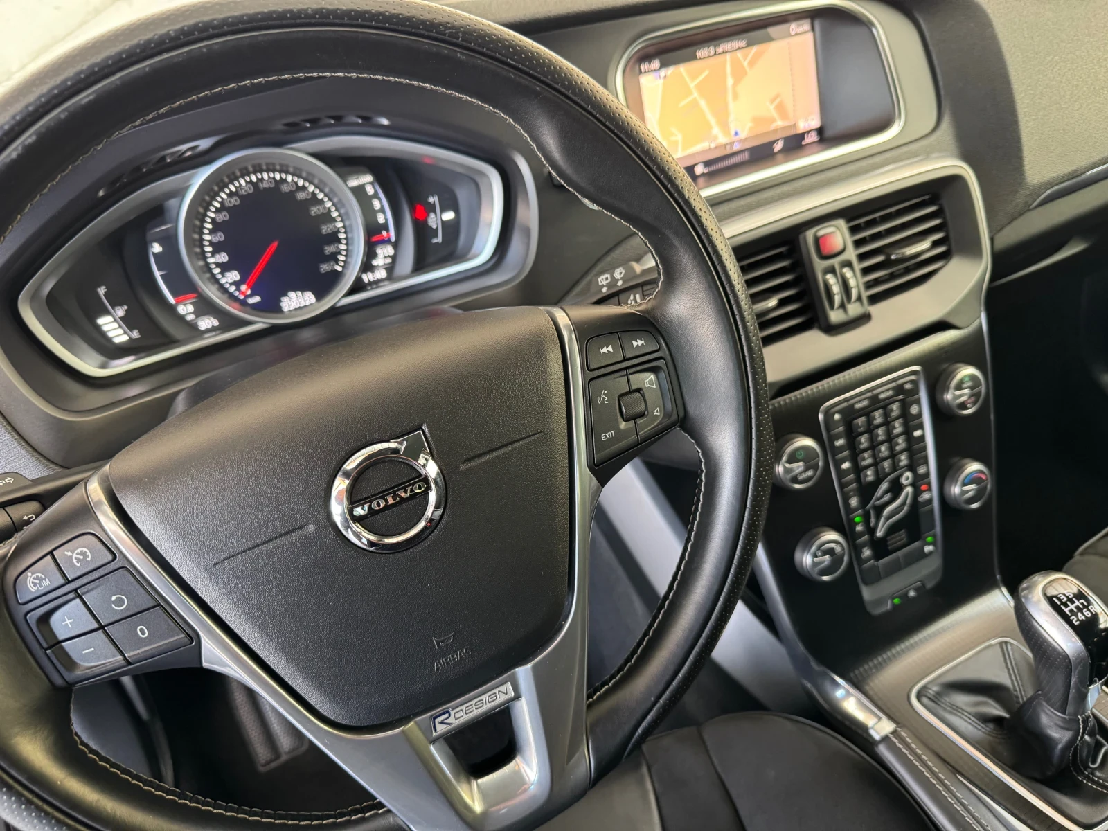 Volvo V40 2.0 D2 R-Design* КОЖА* EURO 6B* НОВА - изображение 10