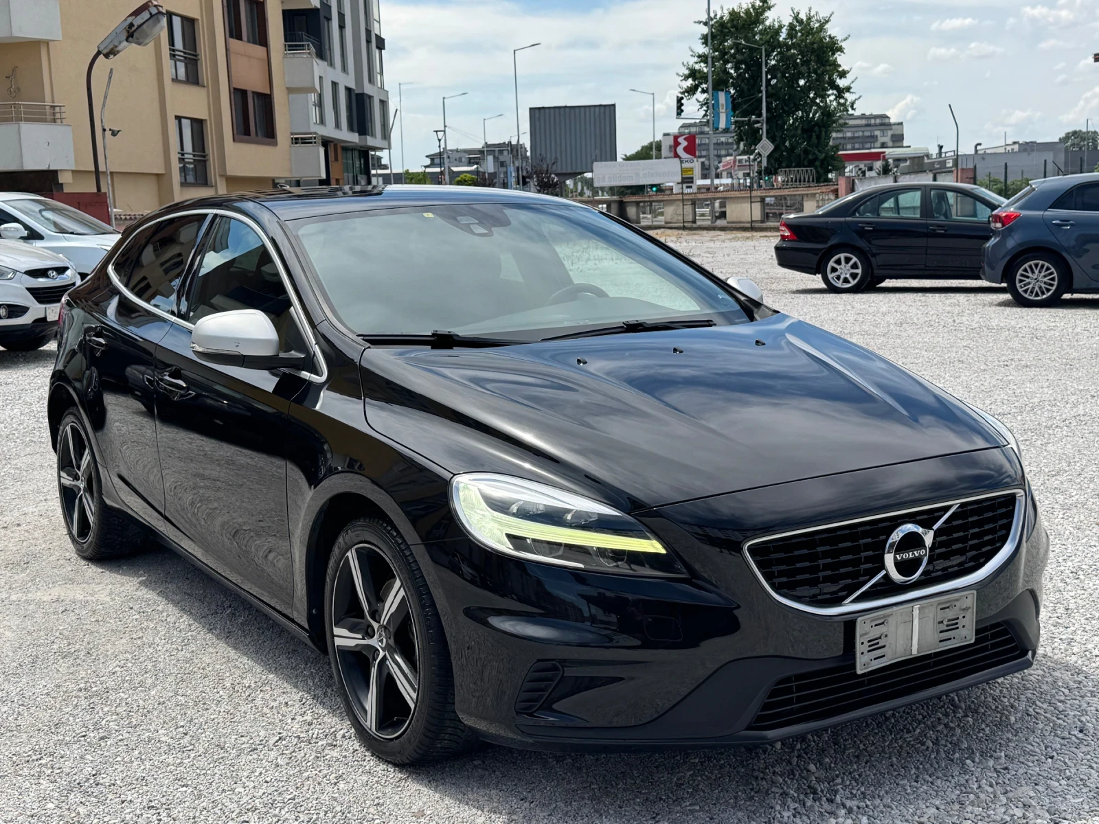 Volvo V40 2.0 D2 R-Design* КОЖА* EURO 6B* НОВА - изображение 4