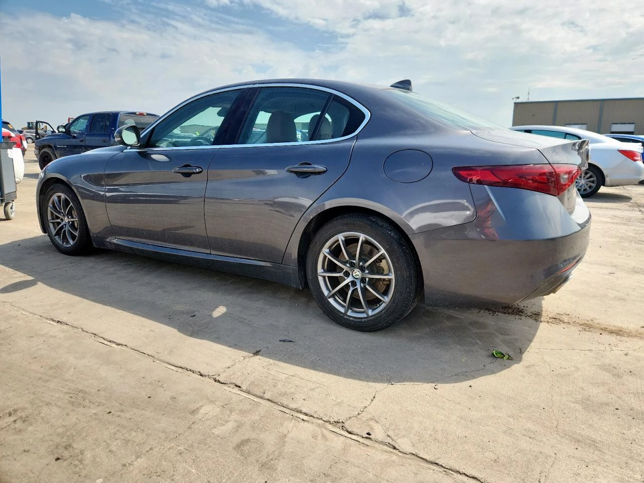 Alfa Romeo Giulia Ti Q4 280кс * Възможност за Лизинг*  - изображение 2