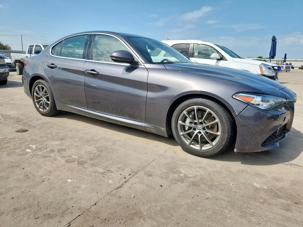 Alfa Romeo Giulia Ti Q4 280кс * Възможност за Лизинг*  - изображение 4