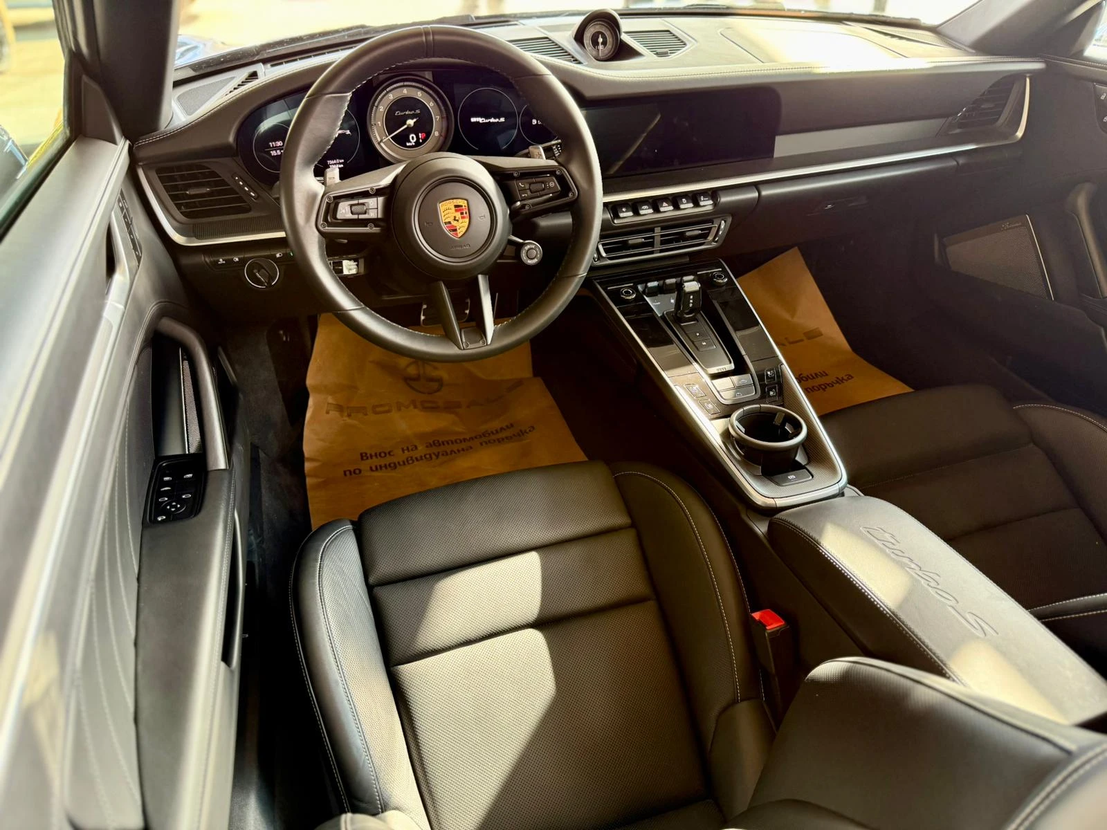 Porsche 911 Turbo S Cabrio* Лизинг* Akrapovic* Lift* Matrix* C | Mobile.bg — изображение 8