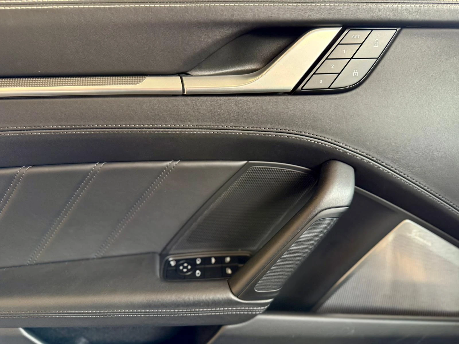 Porsche 911 Turbo S Cabrio* Лизинг* Akrapovic* Lift* Matrix* C | Mobile.bg — изображение 7