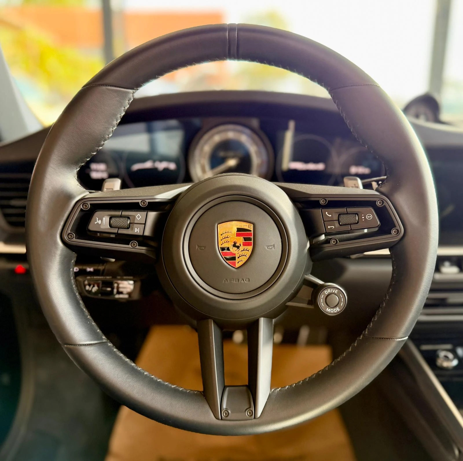 Porsche 911 Turbo S Cabrio* Лизинг* Akrapovic* Lift* Matrix* C | Mobile.bg — изображение 9