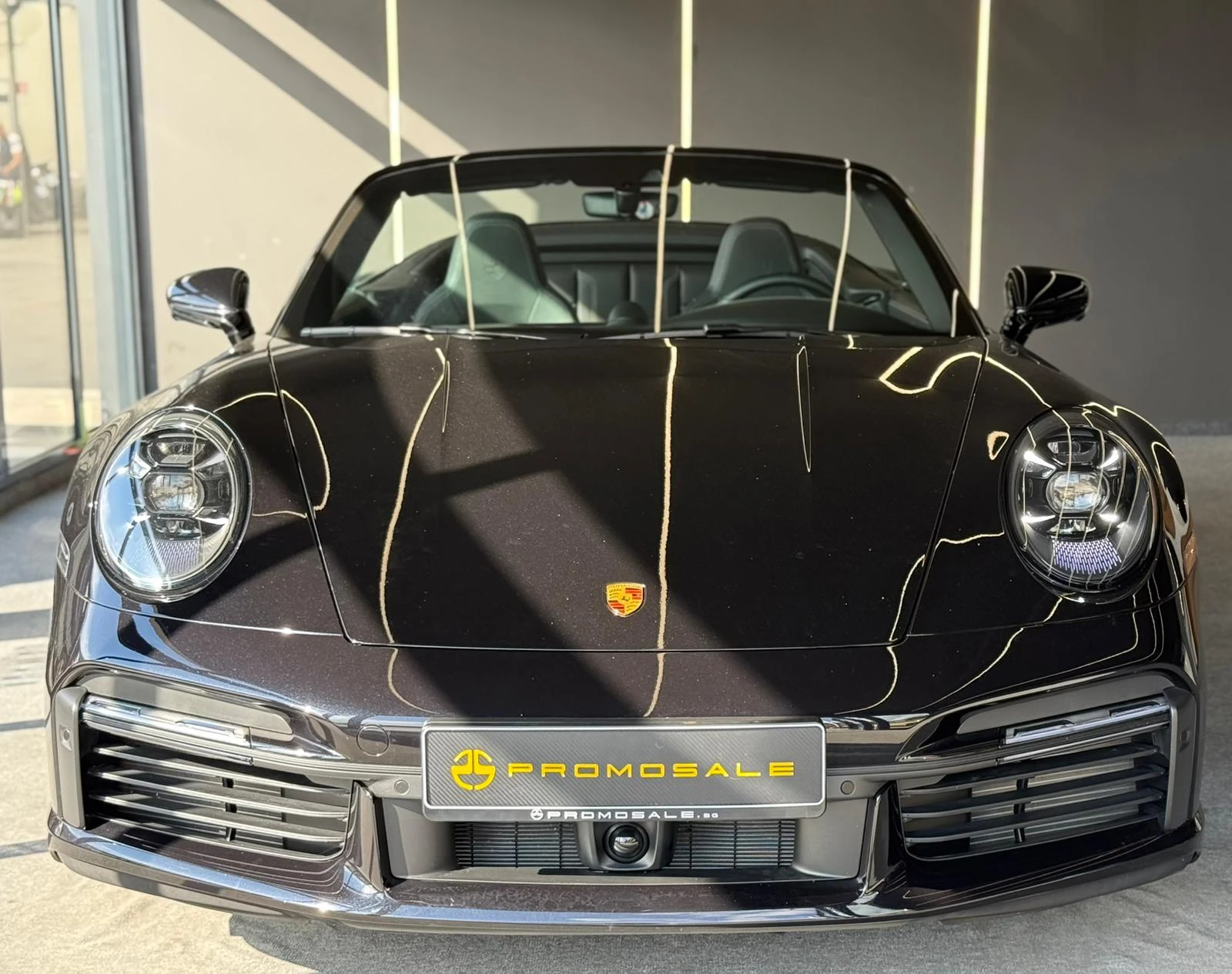 Porsche 911 Turbo S Cabrio* Лизинг* Akrapovic* Lift* Matrix* C | Mobile.bg — изображение 2