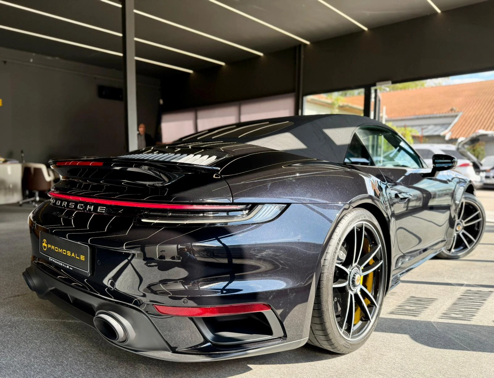 Porsche 911 Turbo S Cabrio* Лизинг* Akrapovic* Lift* Matrix* C | Mobile.bg — изображение 6