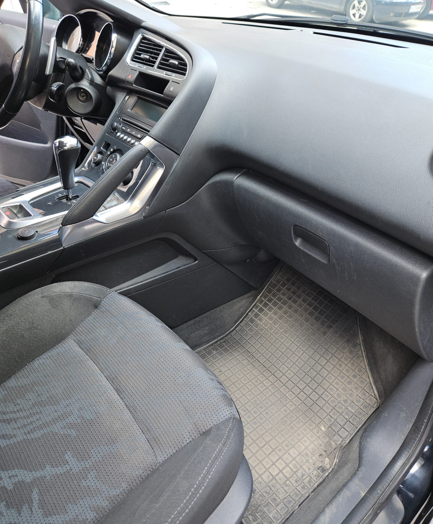 Peugeot 3008 1.6 Дизел, снимка 9 - Автомобили и джипове - 53988509