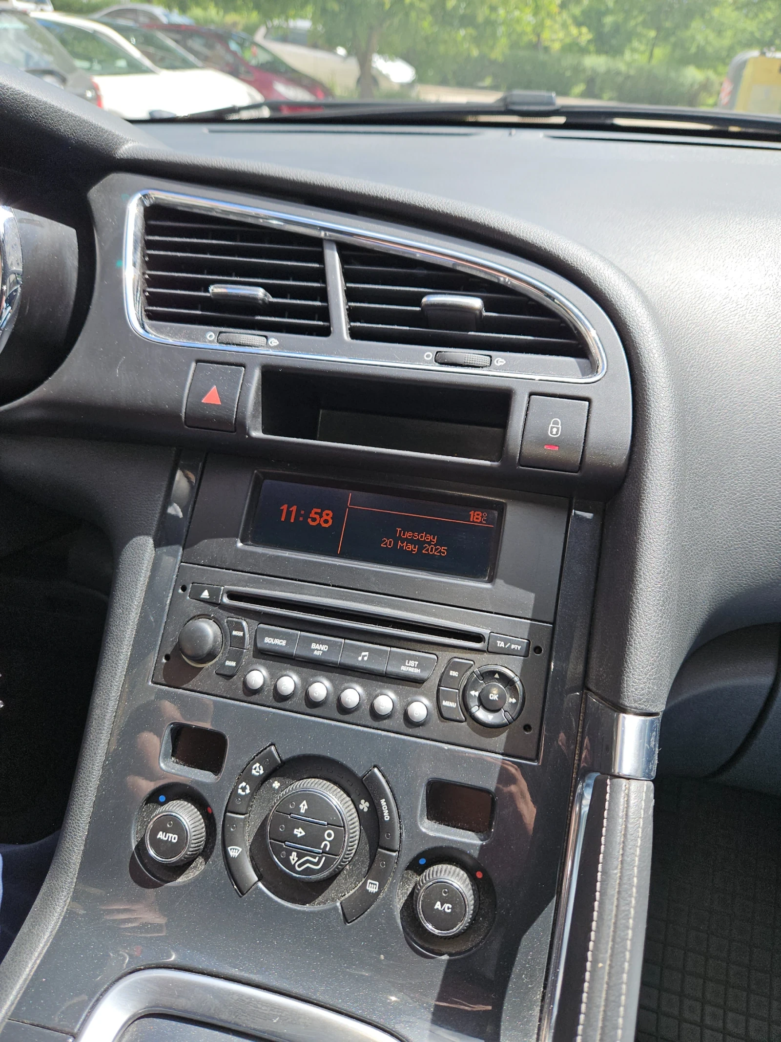 Peugeot 3008 1.6 Дизел, снимка 8 - Автомобили и джипове - 53988509