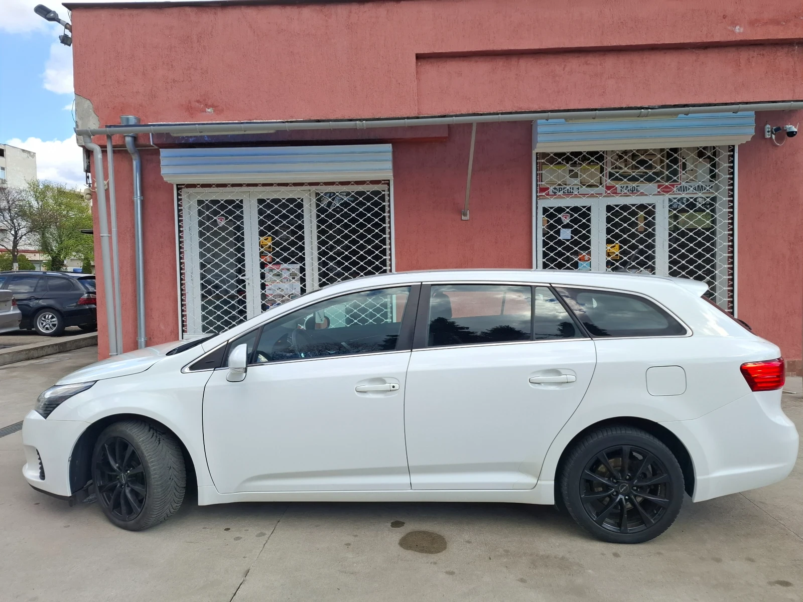 Toyota Avensis, снимка 7 - Автомобили и джипове - 54252201