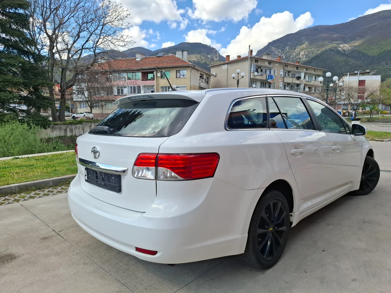 Toyota Avensis, снимка 4 - Автомобили и джипове - 54252201