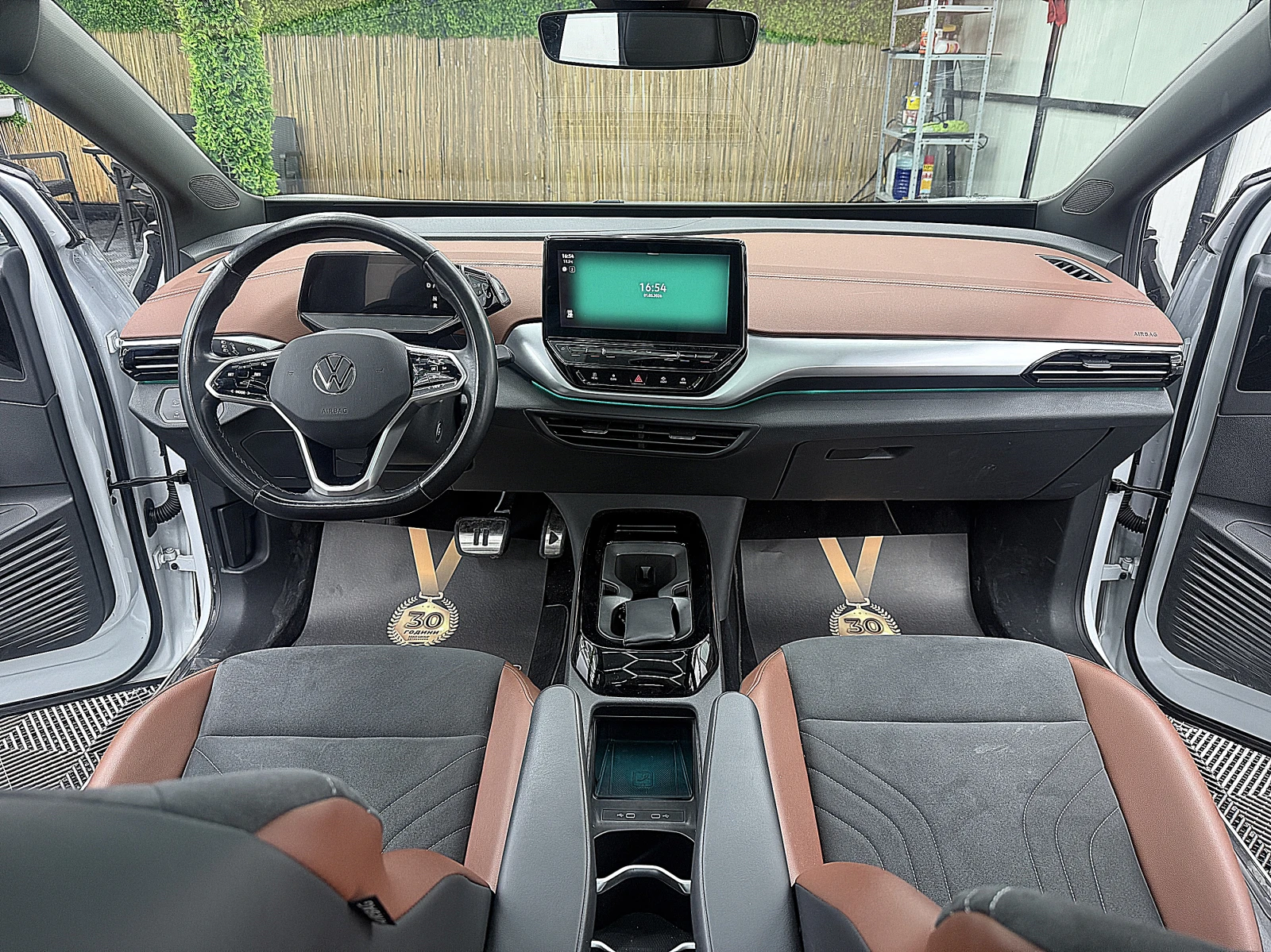 VW ID.4 PANORAMA/Keyless/KAMERA/ТЕРМОПОМПА СОБСТВЕН ЛИЗИНГ, снимка 13 - Автомобили и джипове - 54409126