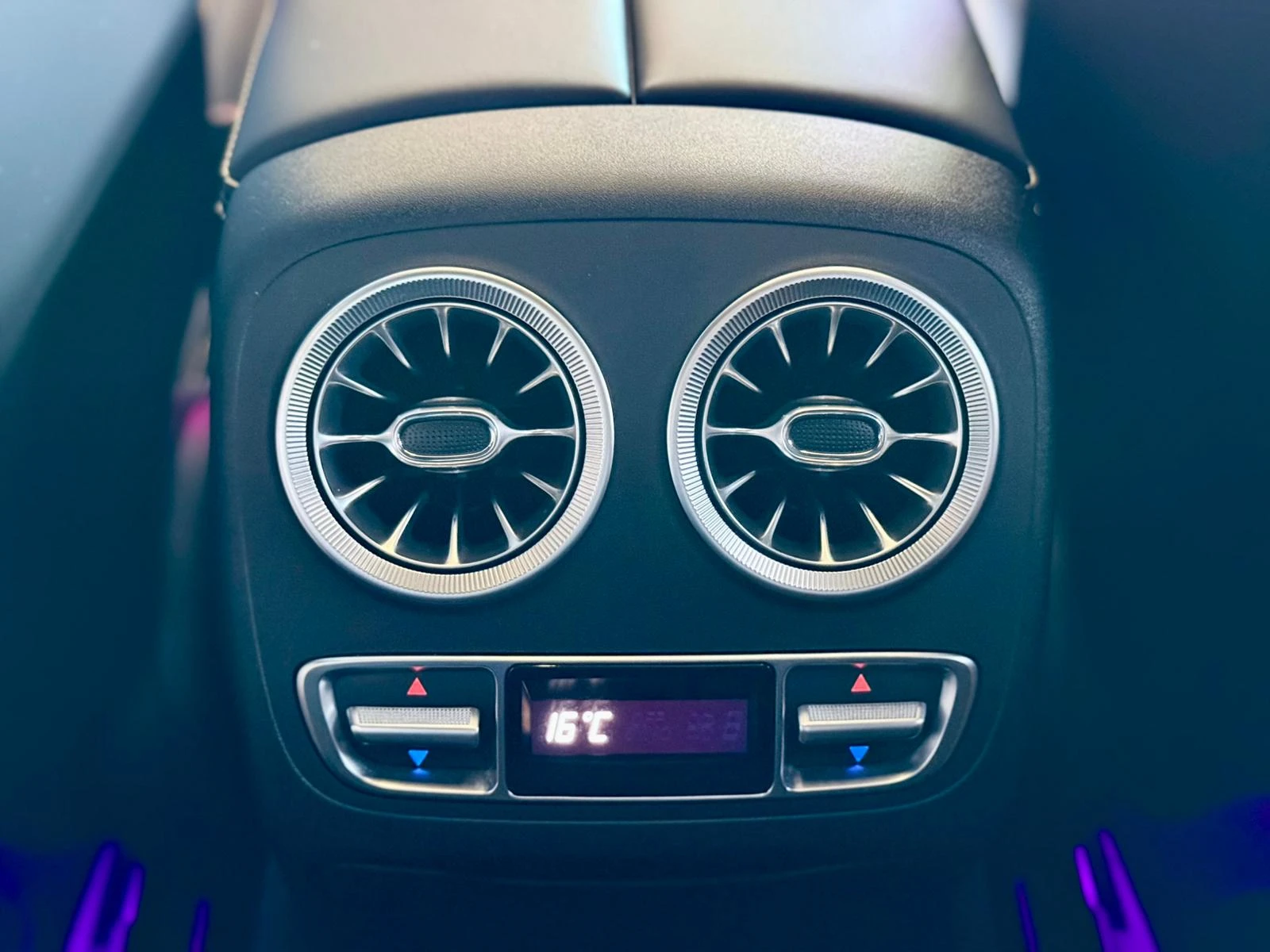Mercedes-Benz GT 63s* 4M* V8* Burmester* H&U* Подгрев* Лизинг , снимка 14 - Автомобили и джипове - 54959359