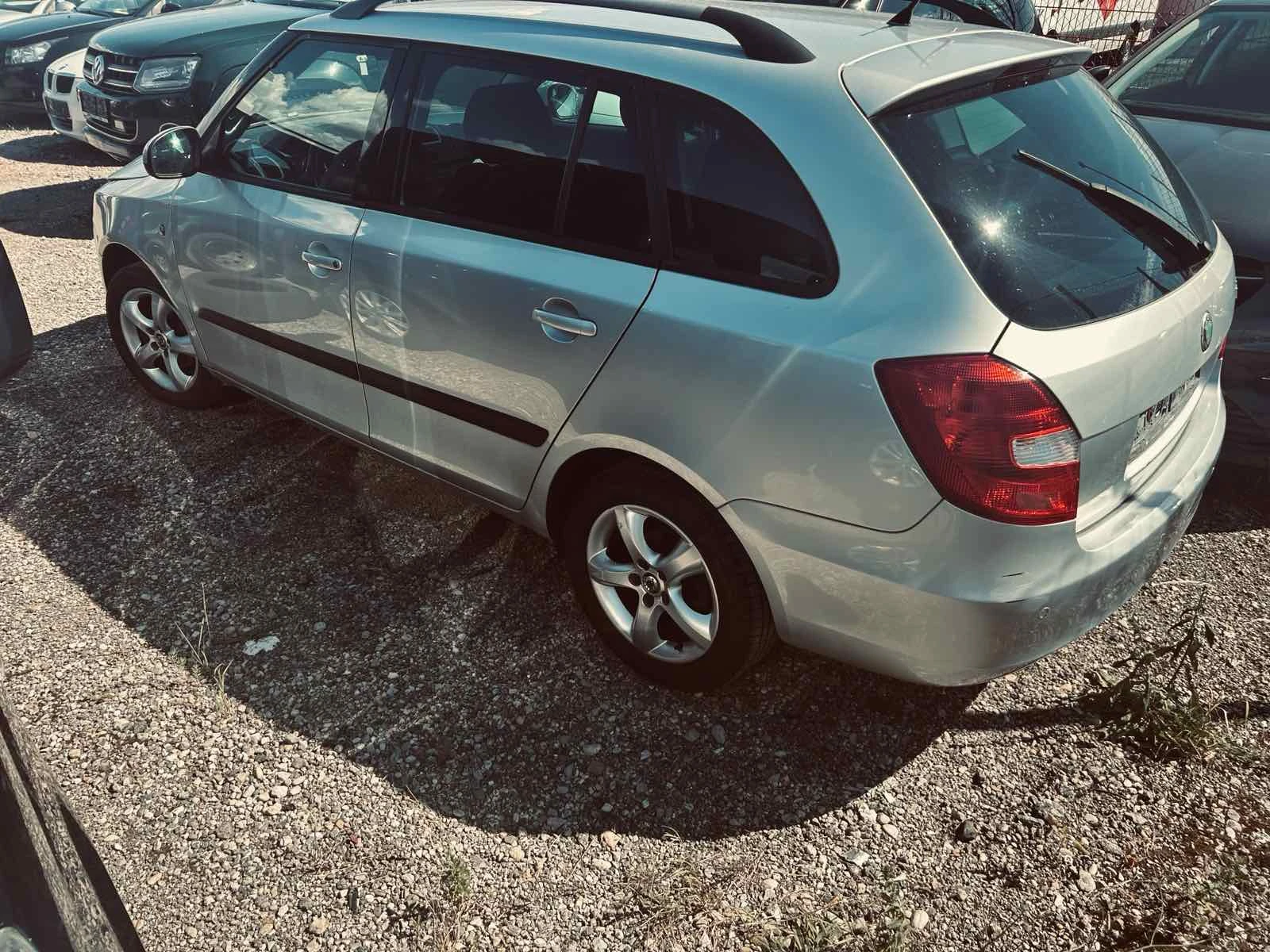 Skoda Fabia 1.6i ESKLUZIVE TOP MODEL, снимка 2 - Автомобили и джипове - 54961380
