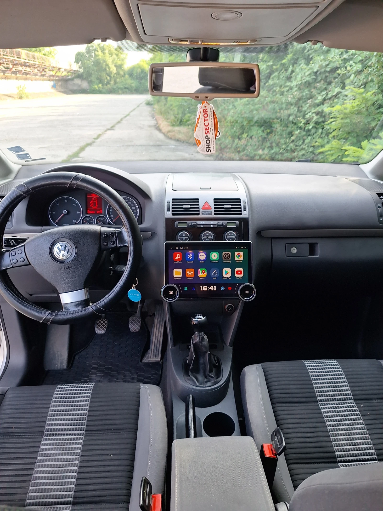 VW Touran, снимка 14 - Автомобили и джипове - 55232200