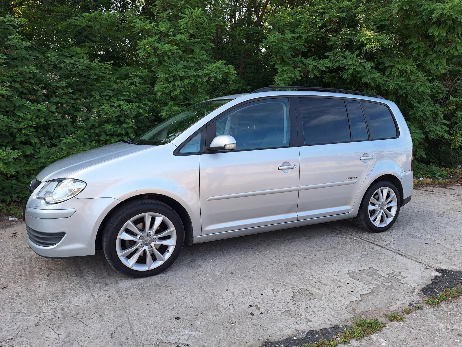 VW Touran, снимка 17 - Автомобили и джипове - 55232200