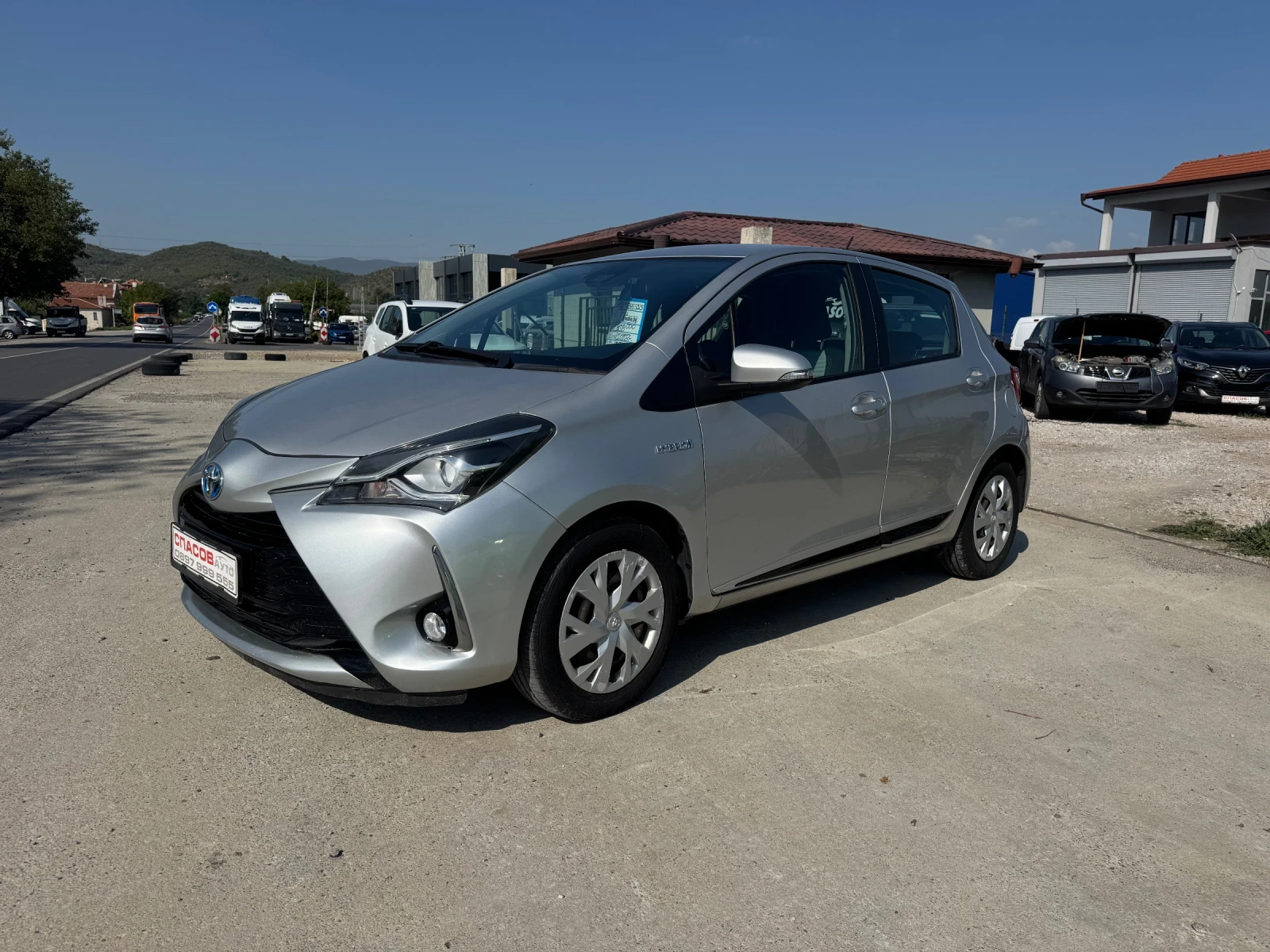 Toyota Yaris 1.5 hybrid, снимка 2 - Автомобили и джипове - 55812366