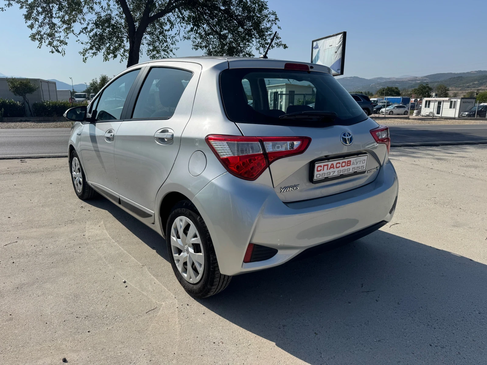 Toyota Yaris 1.5 hybrid, снимка 5 - Автомобили и джипове - 55812366
