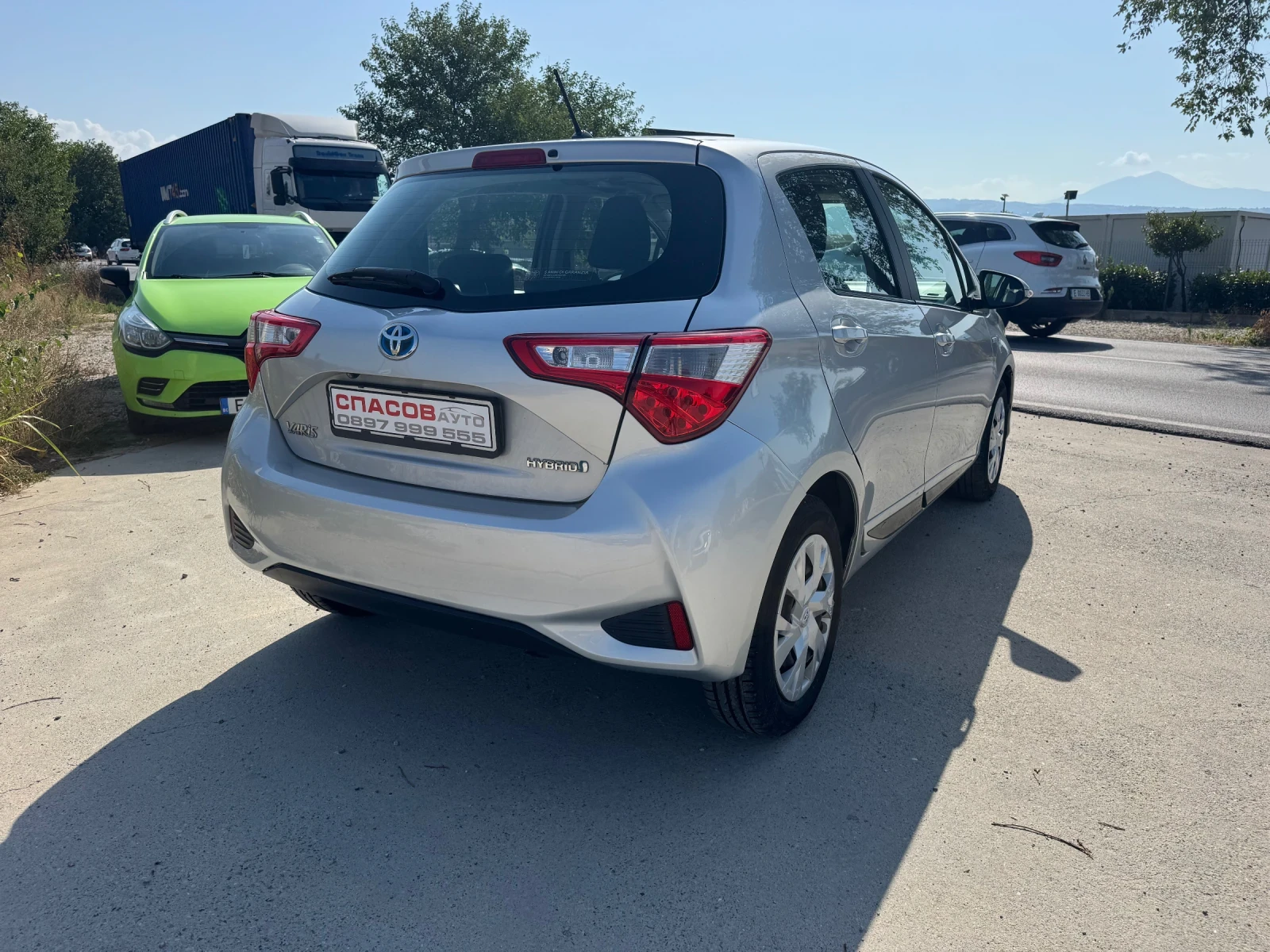 Toyota Yaris 1.5 hybrid, снимка 4 - Автомобили и джипове - 55812366
