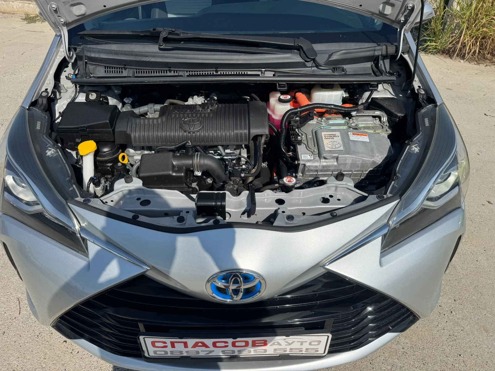Toyota Yaris 1.5 hybrid, снимка 12 - Автомобили и джипове - 55812366