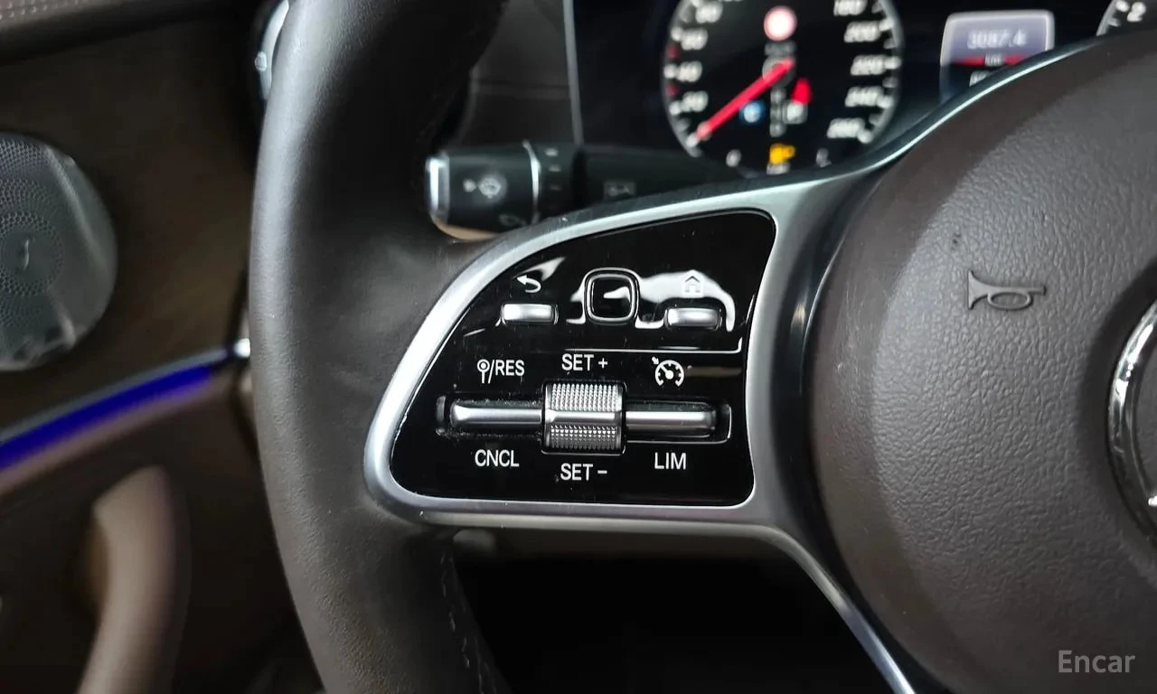 Mercedes-Benz E 300 4MATIC Exclusive * BURMESTER * ОБДУХВАНЕ * ПАНО, снимка 15 - Автомобили и джипове - 55886147