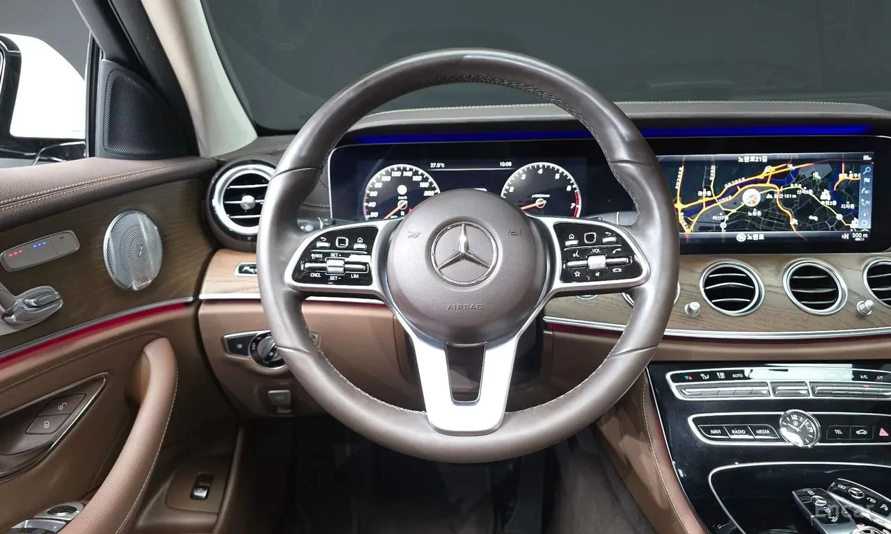 Mercedes-Benz E 300 4MATIC Exclusive * BURMESTER * ОБДУХВАНЕ * ПАНО, снимка 12 - Автомобили и джипове - 55886147