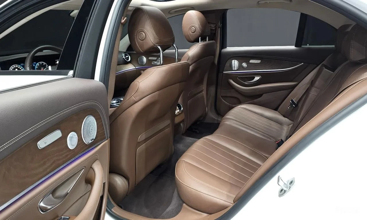 Mercedes-Benz E 300 4MATIC Exclusive * BURMESTER * ОБДУХВАНЕ * ПАНО, снимка 11 - Автомобили и джипове - 55886147
